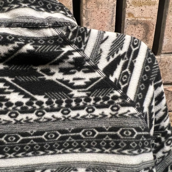 Eddie Bauer Black and White Patterned Sweatshirt - Picture 10 of 12